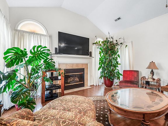 4th image of 130 Salisbury Cir