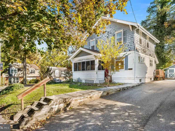 253 E Roland Rd, Brookhaven, PA 19015