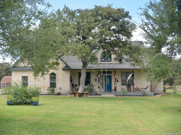 1257 HILLSIDE OAKS DR, La Vernia, TX 78121