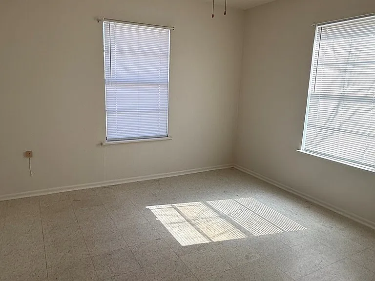 889 Tampico Cir — Photo 15