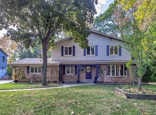 4621 S 123rd St, Greenfield, WI 53228