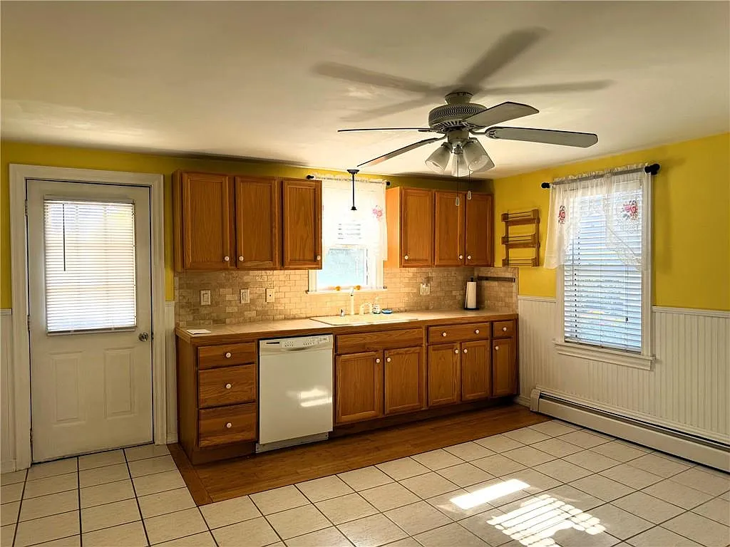 2 bed, 1.0 bath, 806 sqft, $1,600 — Photo 2