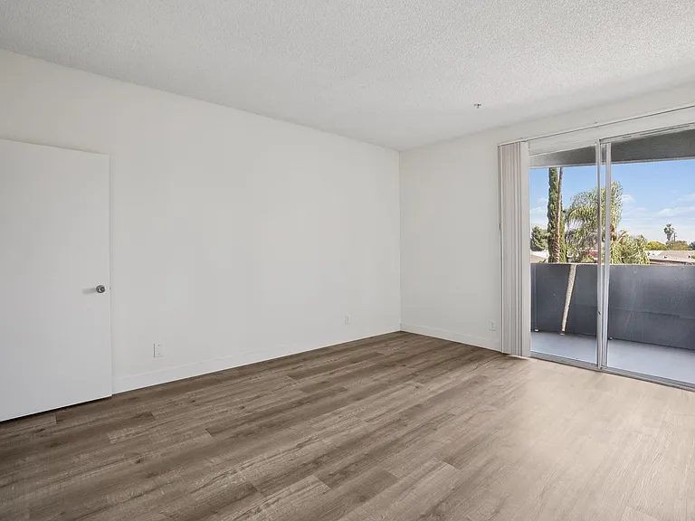 11657 Oxnard Str. — Photo 19