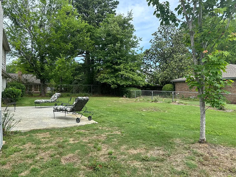 350 Riverdale Dr — Photo 24