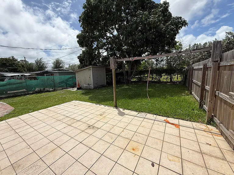 2519 Griffin Sq — Photo 10