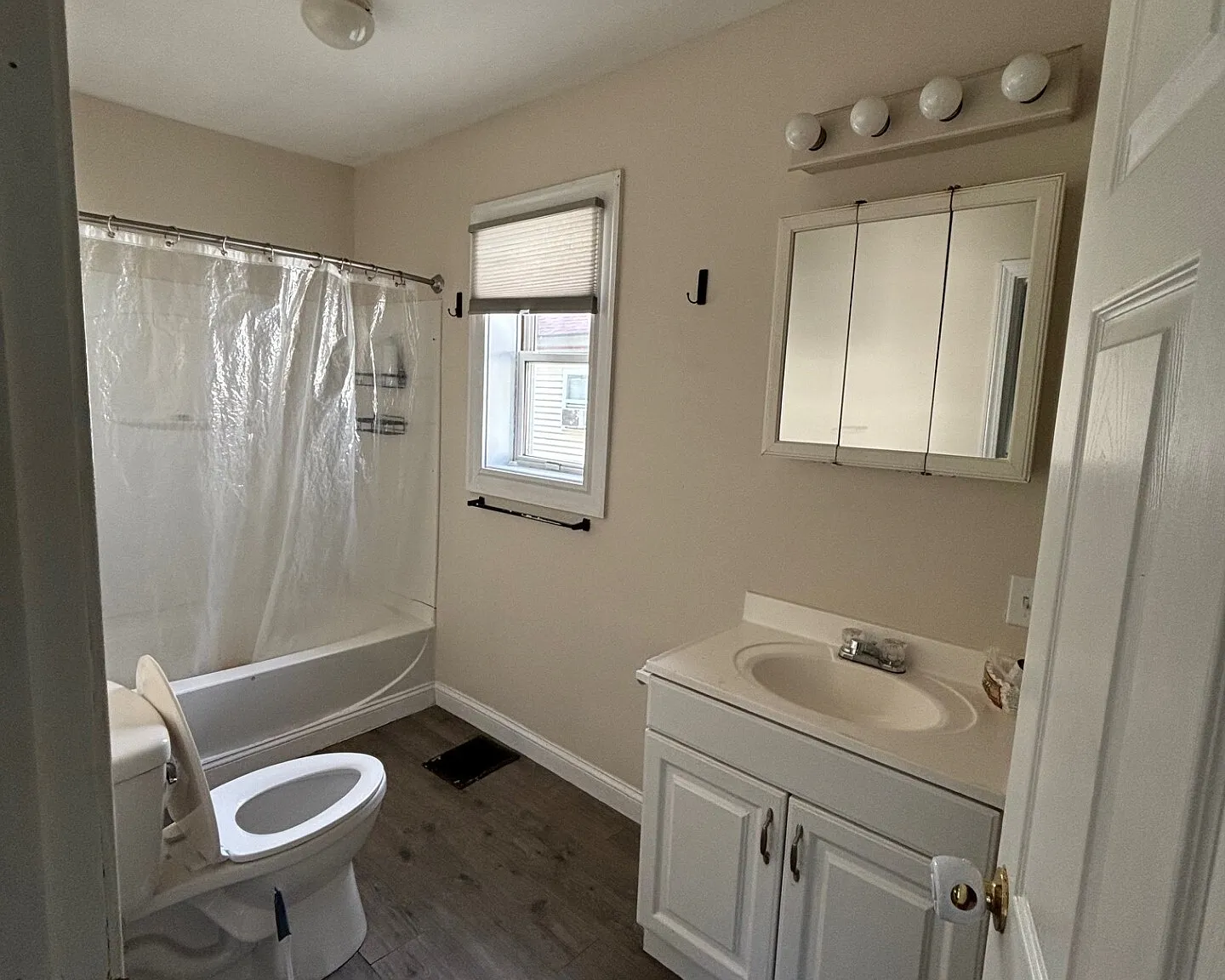 8 Bates Court - 3 — Photo 3