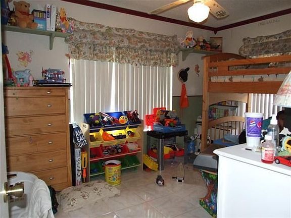 3rd image of 835 NE 205th Ter