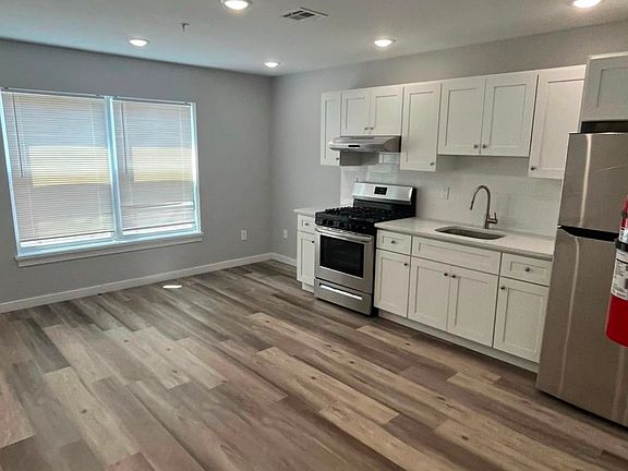 2nd image of 159 12th Ave Suite 1