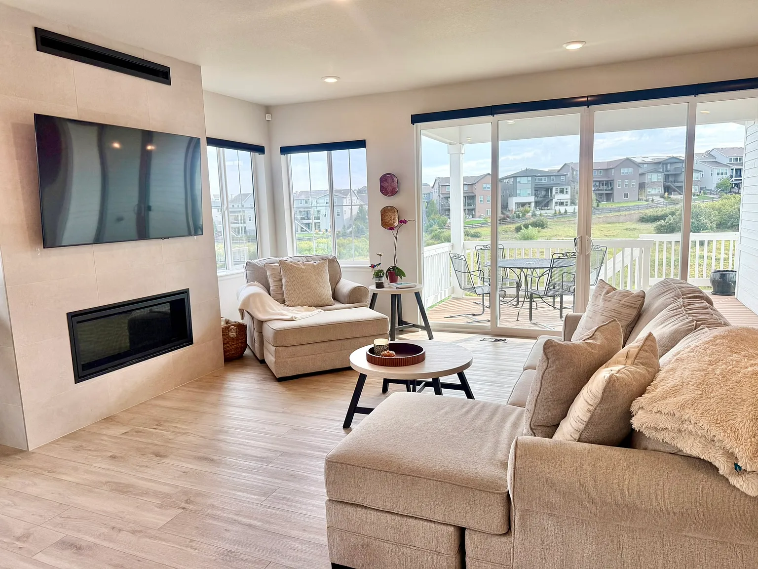5 bed, 3601 sqft, $6,950 — Photo 1
