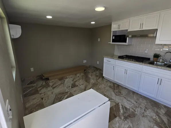 (undisclosed Address), Fontana, CA 92335