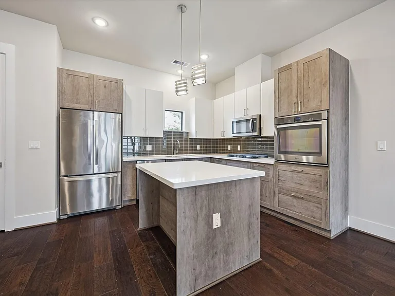 2401 Crawford St #C4B — Photo 8