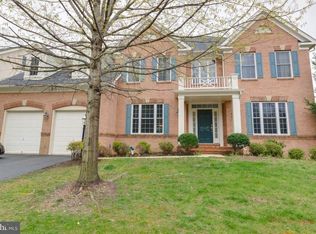 5317 Danas Crossing Dr, Fairfax, VA 22032