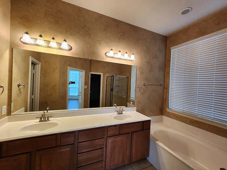 2818 Independence Dr — Photo 11
