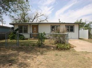 208 Greenough Ave, Stinnett, TX 79083