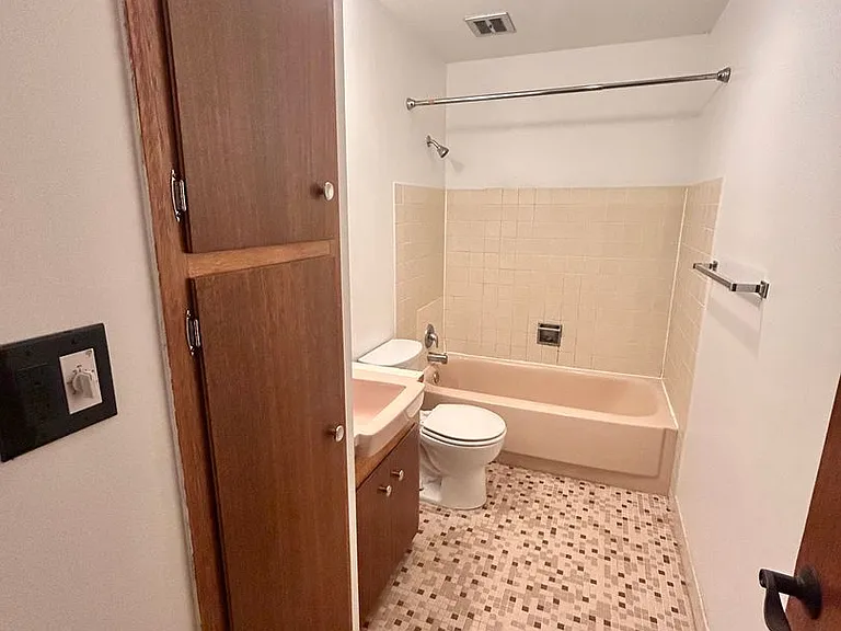 Escolier Apartments — Photo 19