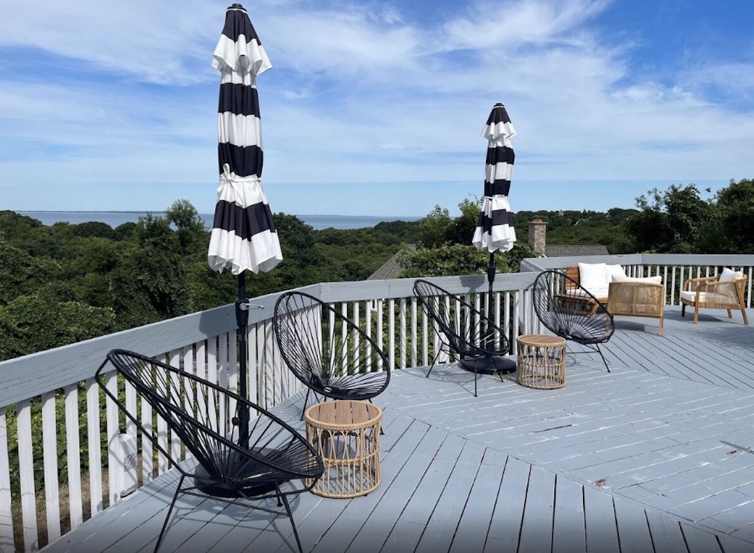  Outdoor seating