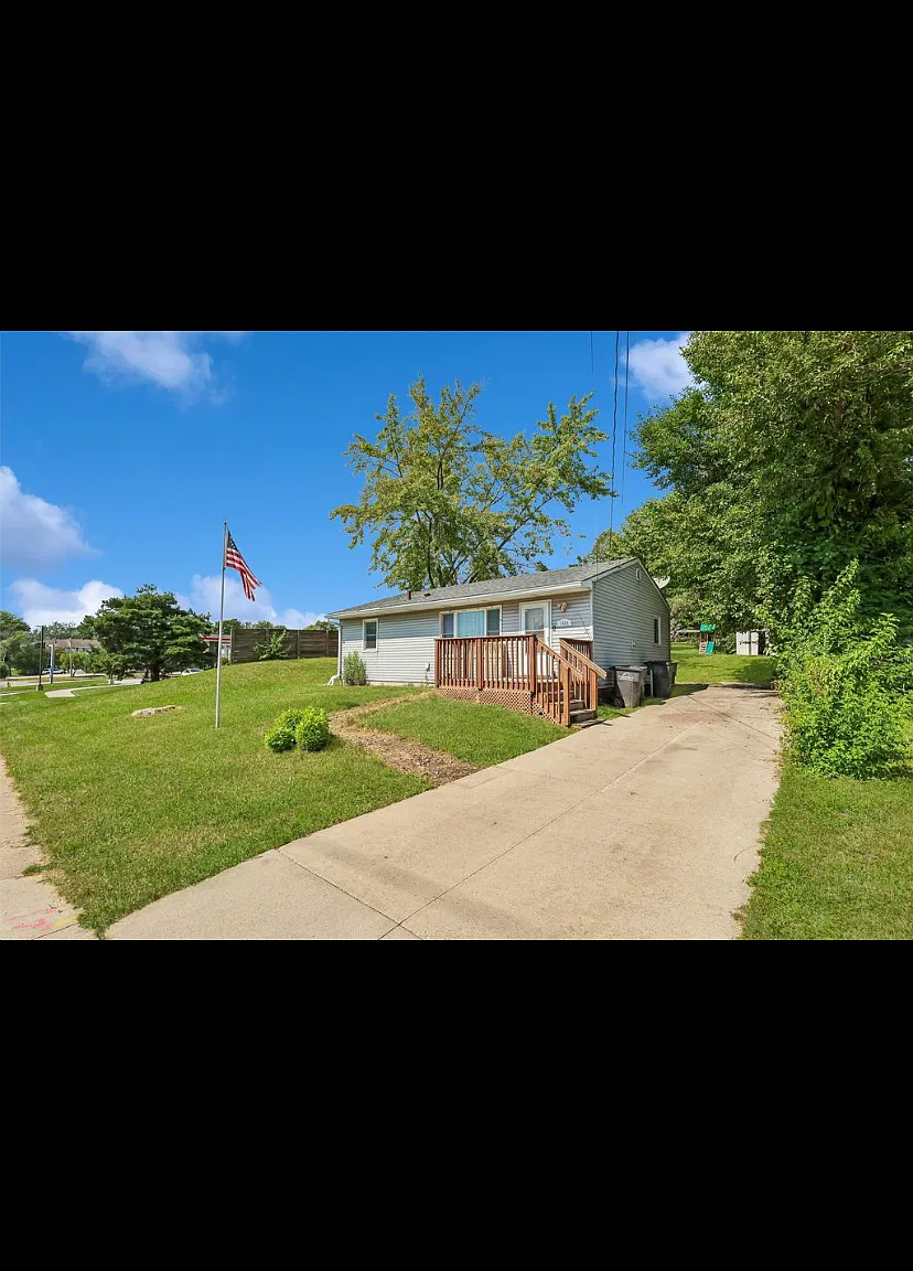 3 bed, 864 sqft, $1,200 — Photo 1