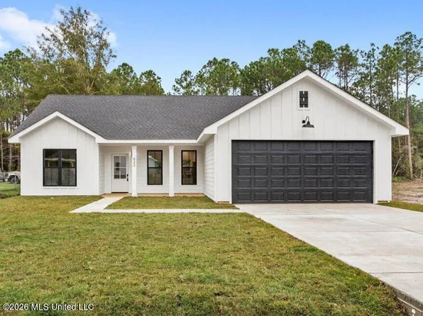 201 Tarpon St #201, Waveland, MS 39576