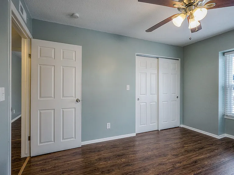 4115 & 4117 Warwick Blvd — Photo 20