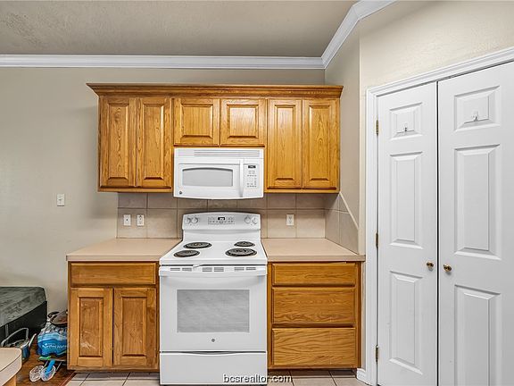 4th image of 916 Gardenia St