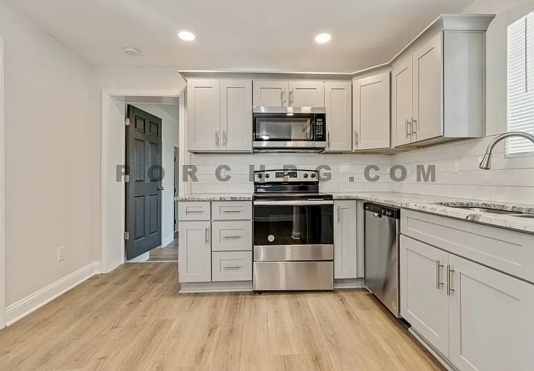 49 E 16th St SW #B — Photo 4