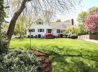 8 Woodcrest Rd, Norwalk, CT 06851