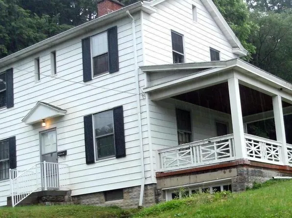 121 Circle Dr, Fairmont, WV 26554