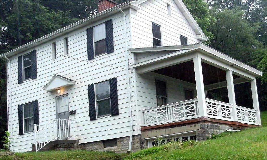 121 Circle Dr photo 1