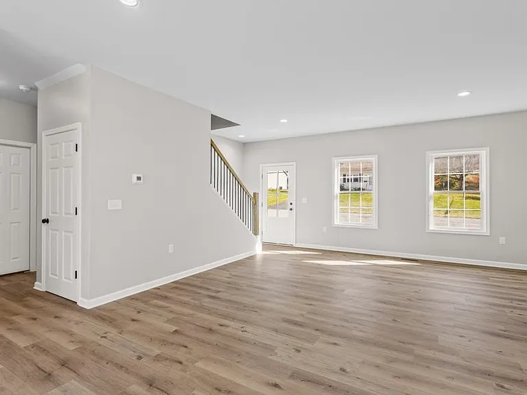 317 Ivanhoe Ave — Photo 11