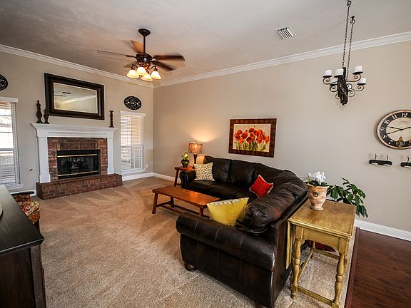5th image of 310 Thornberg Dr