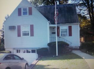 798 Elizabeth St, Ridgefield, NJ 07657
