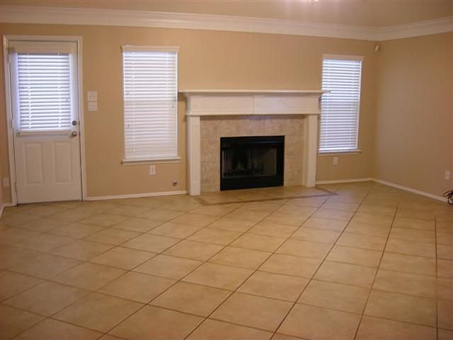 Spacious living area w/ gas fireplace