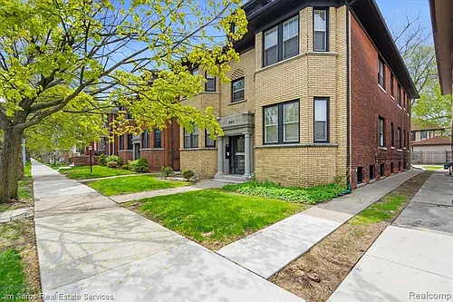 981 Beaconsfield Ave #2N Photo 1