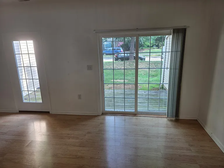 131 Freedom Ct — Photo 17
