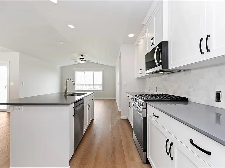 1761 E Hadler St — Photo 9