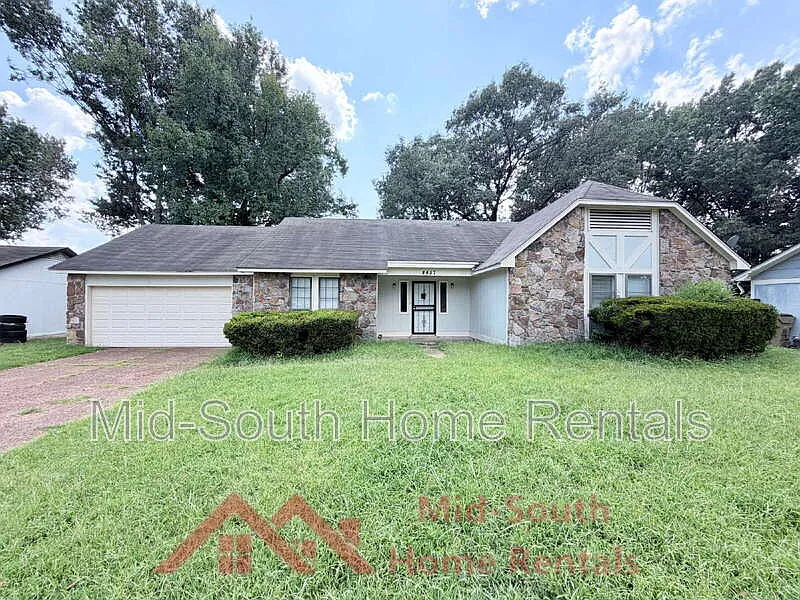 3 bed, 2.0 bath, 1400 sqft, $1,395 — Photo 2