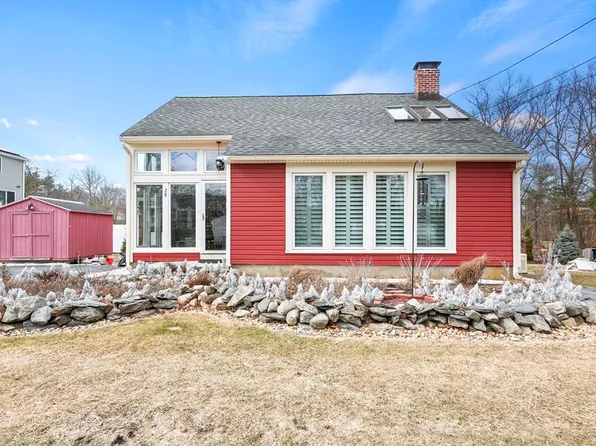 28 Veranda Ave, Tewksbury, MA 01876
