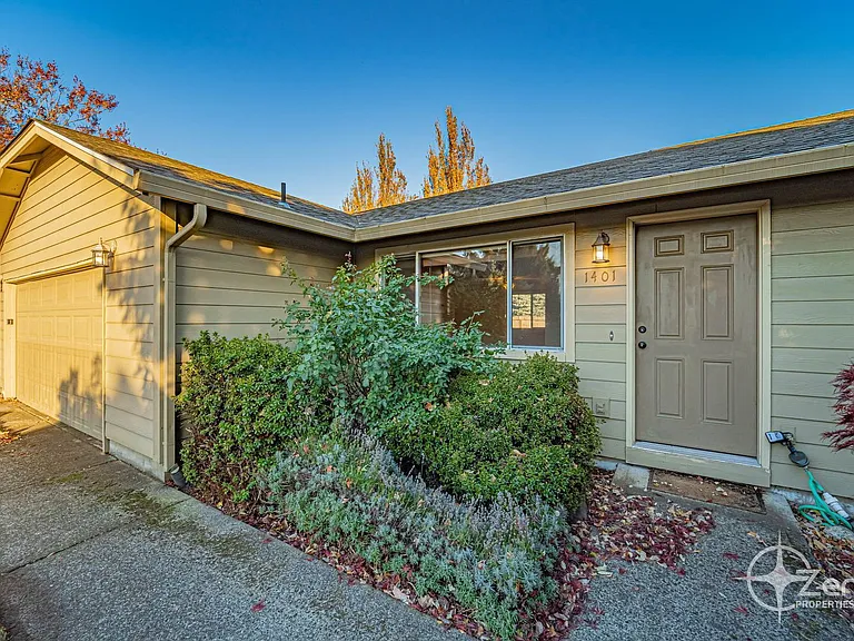 1401 SE Park Crest Ave — Photo 4