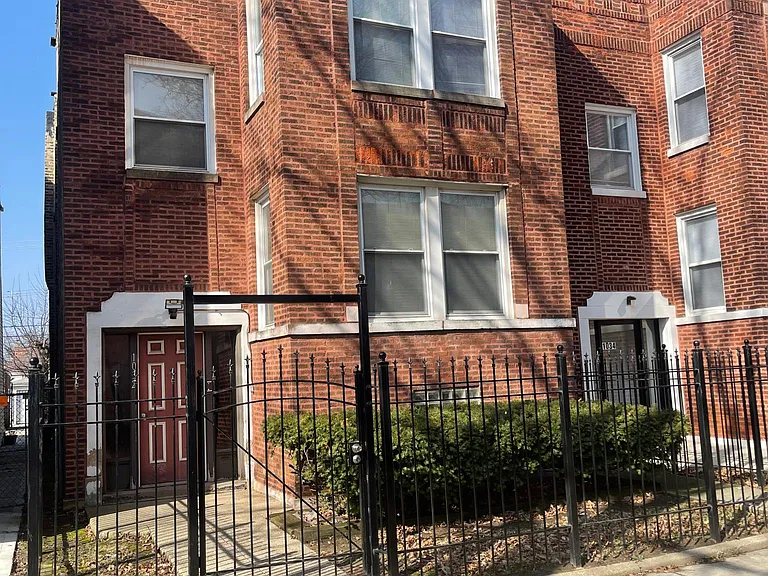 1032 N Trumbull Ave — Photo 5