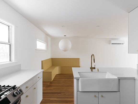 5th image of 720 Parkman Ave
