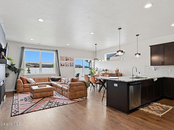 4th image of 4923 E Dorado Ave