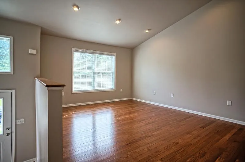 15 Scarlet Oak — Photo 4