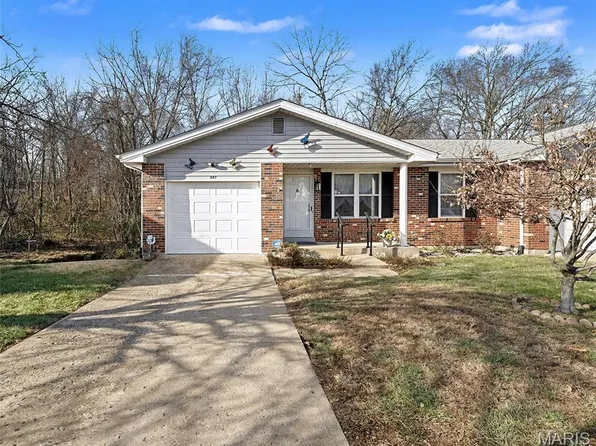 887 Woodridge Dr, Arnold, MO 63010