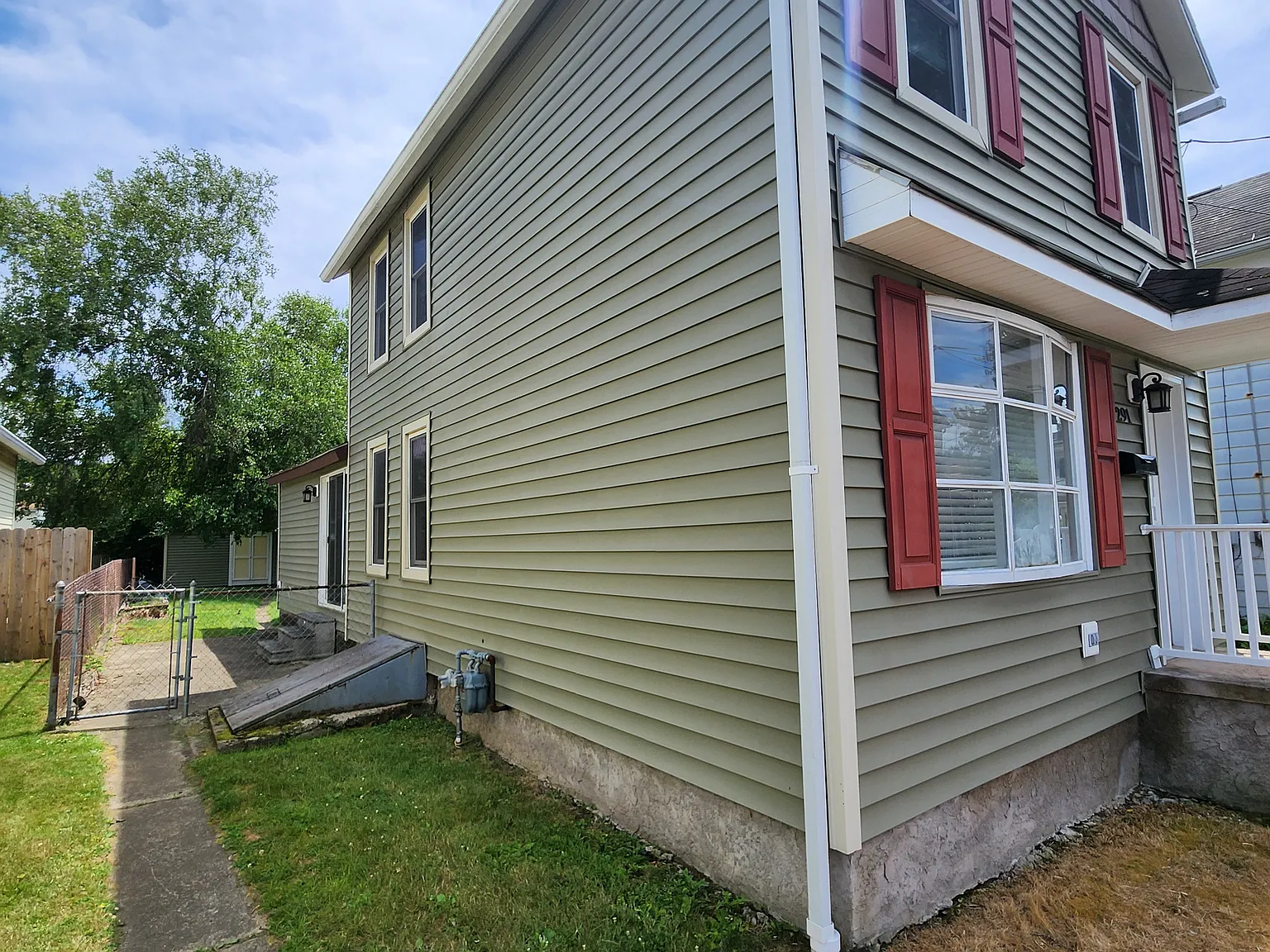 2 bed, 1100 sqft, $1,300 — Photo 2