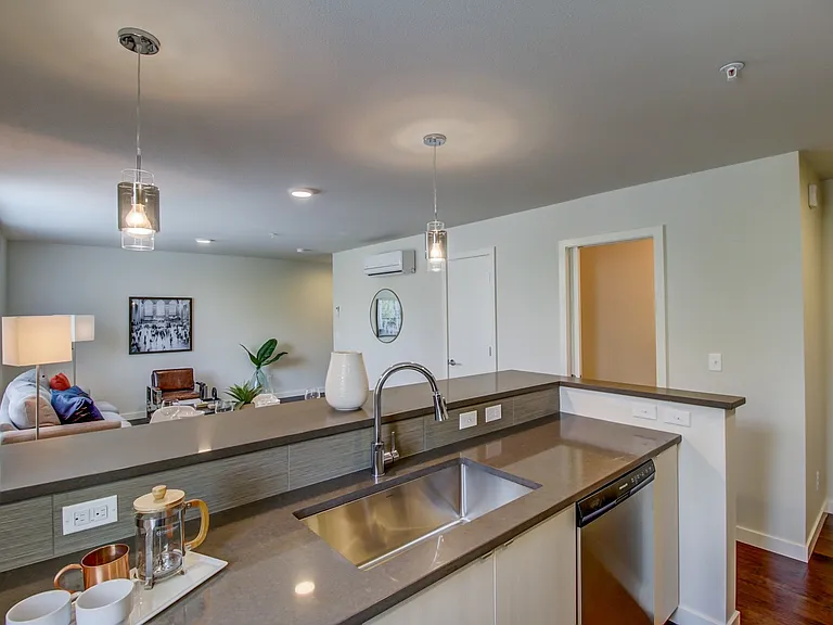 686 SE Spokane St #9 — Photo 4