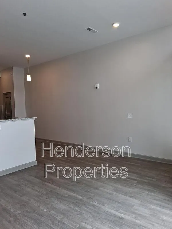 2 bed, 1.0 bath, 1075 sqft, $2,295 — Photo 4