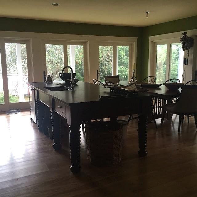 Designer gourmet Kitchen