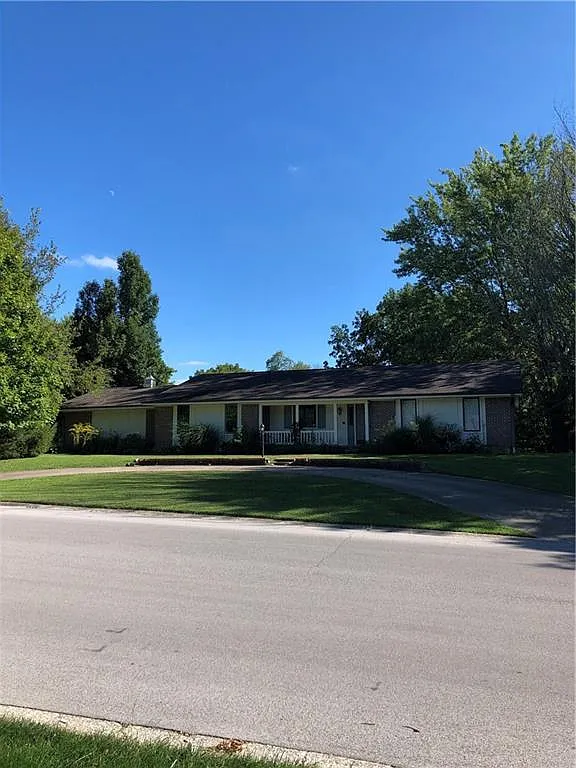 900 Evensview Dr photo 1