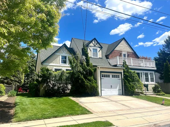 7 Biarritz Street, Lido Beach, NY 11561