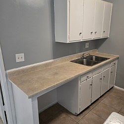 Kitchen with Diner Style Countertop